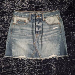 🥰 B2G1F American Eagle Outfitters Distressed Denim Skirt Size 2